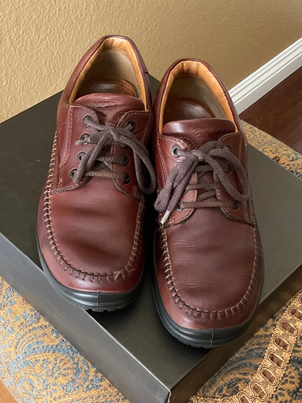Ecco Men's Burgundy Leather Moc Toe Lace-Up Slip-On Shoes